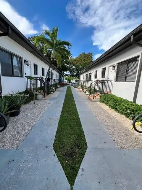 2121 SW 14th Ter # 5, Miami FL 33145 photo 3