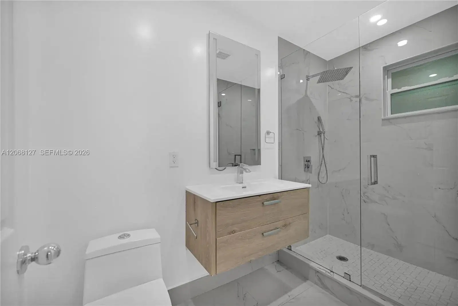 451 E 37st, Hialeah FL 33013 photo 4