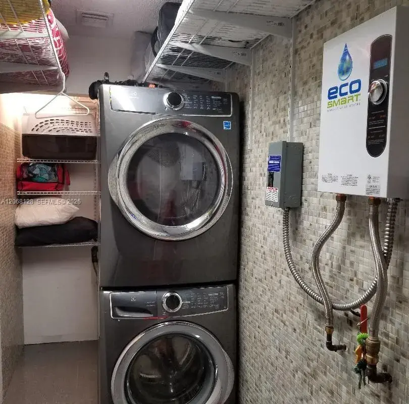 1443 Amanda St, Hollywood FL 33020