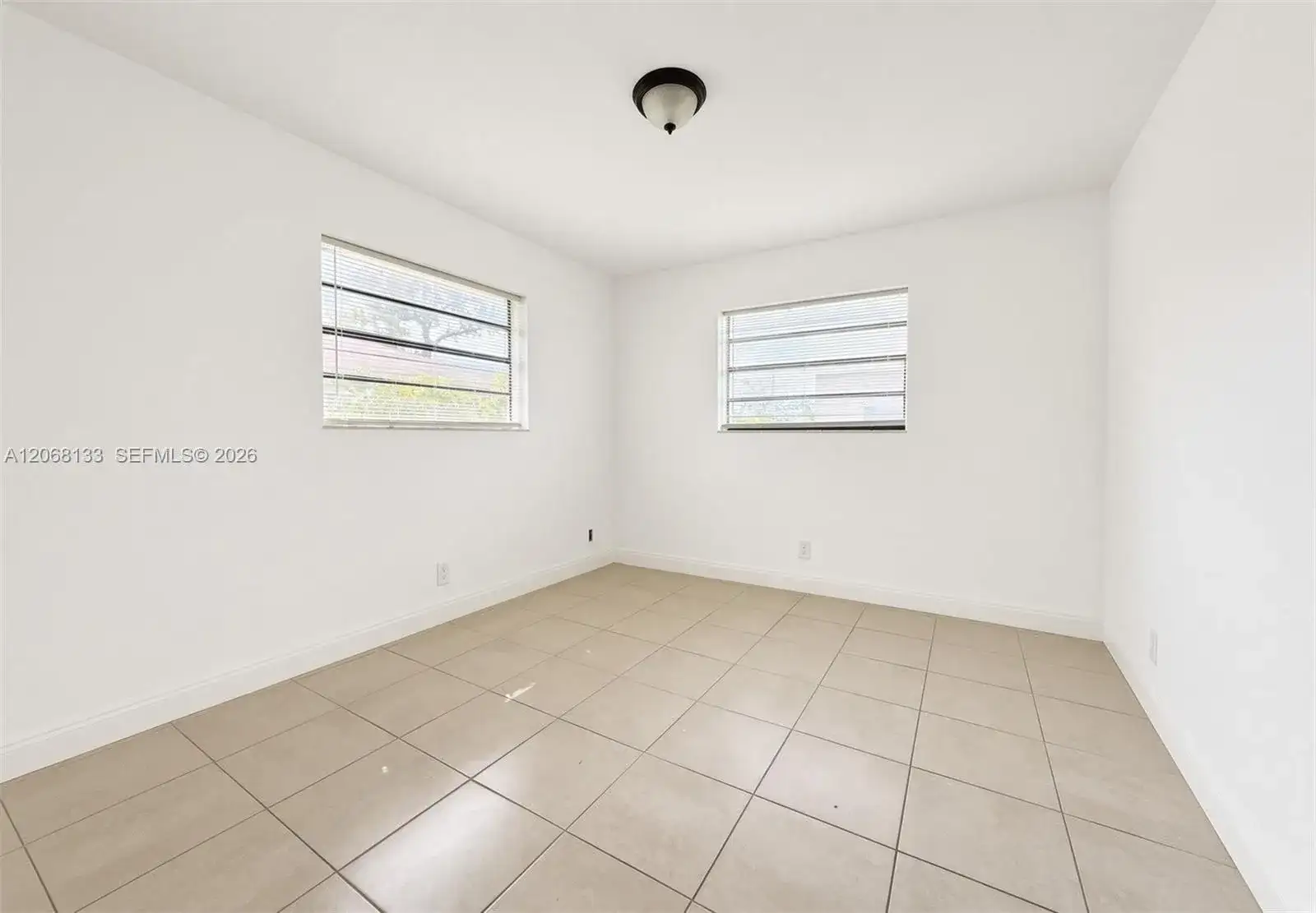 407 NW 7th Ct, Hallandale Beach FL 33009 photo 3