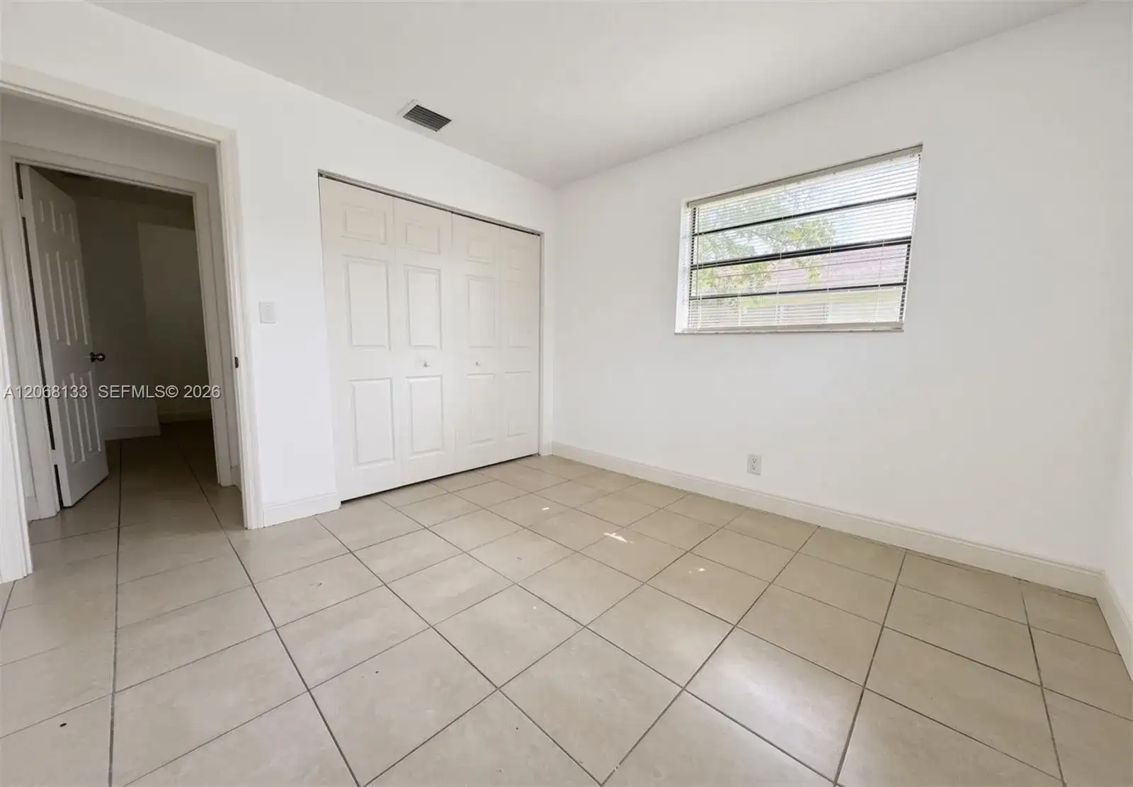 407 NW 7th Ct, Hallandale Beach FL 33009 photo 4