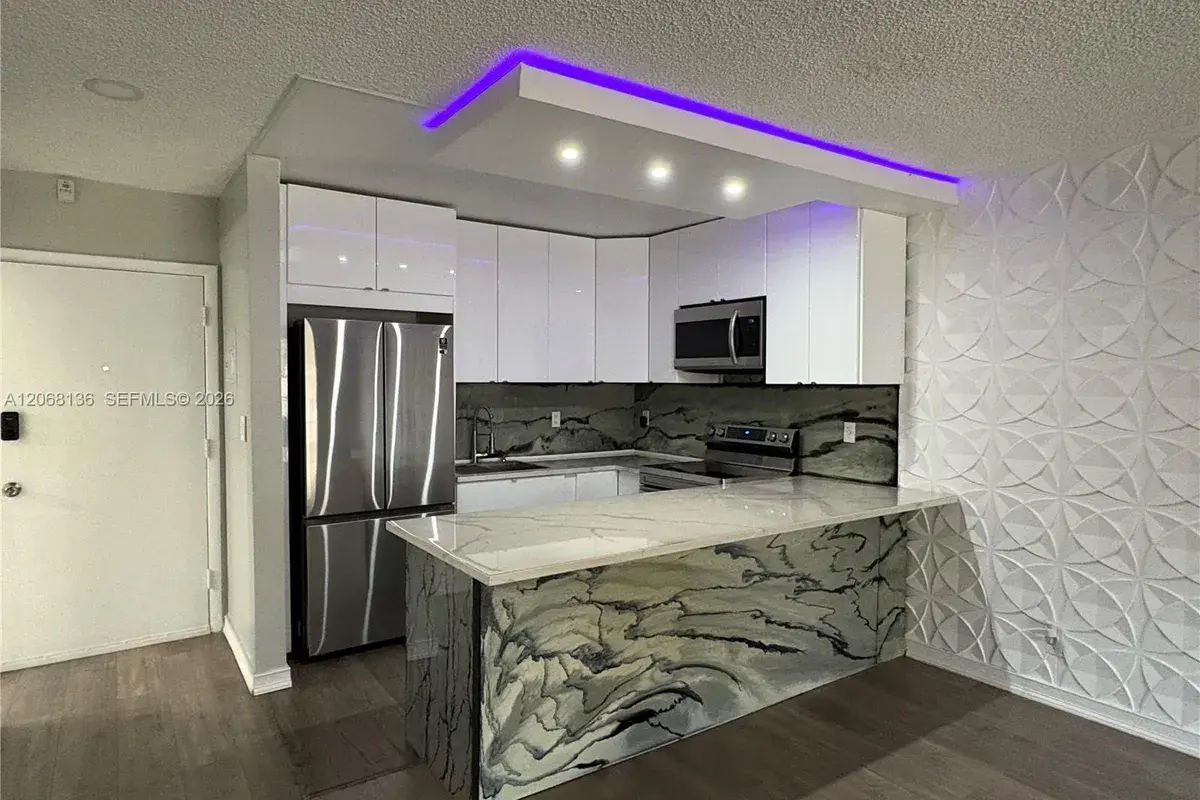 1520 Mckinley St # 108E, Hollywood FL 33020