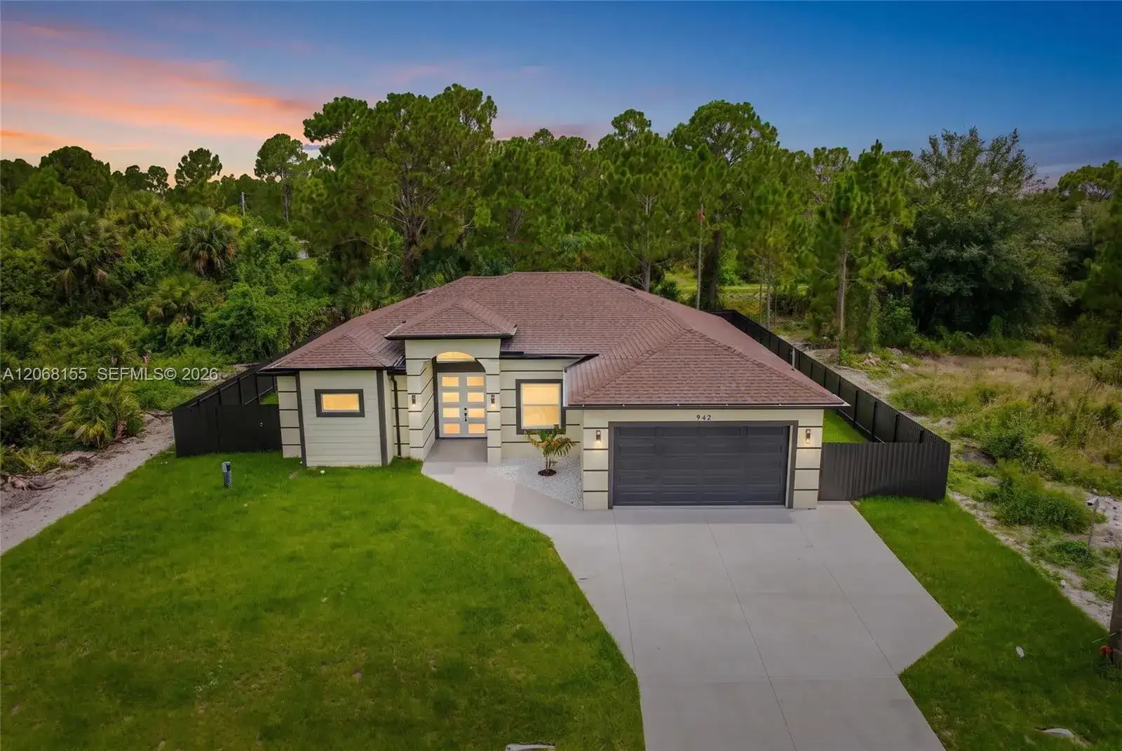 942 E KANUGA ST, Lehigh Acres FL 33974 photo 2