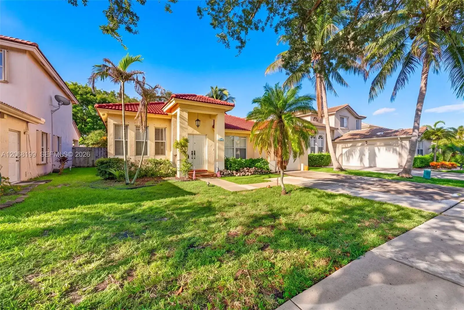 13976 S Cypress Cove Cir, Davie FL 33325 photo 3