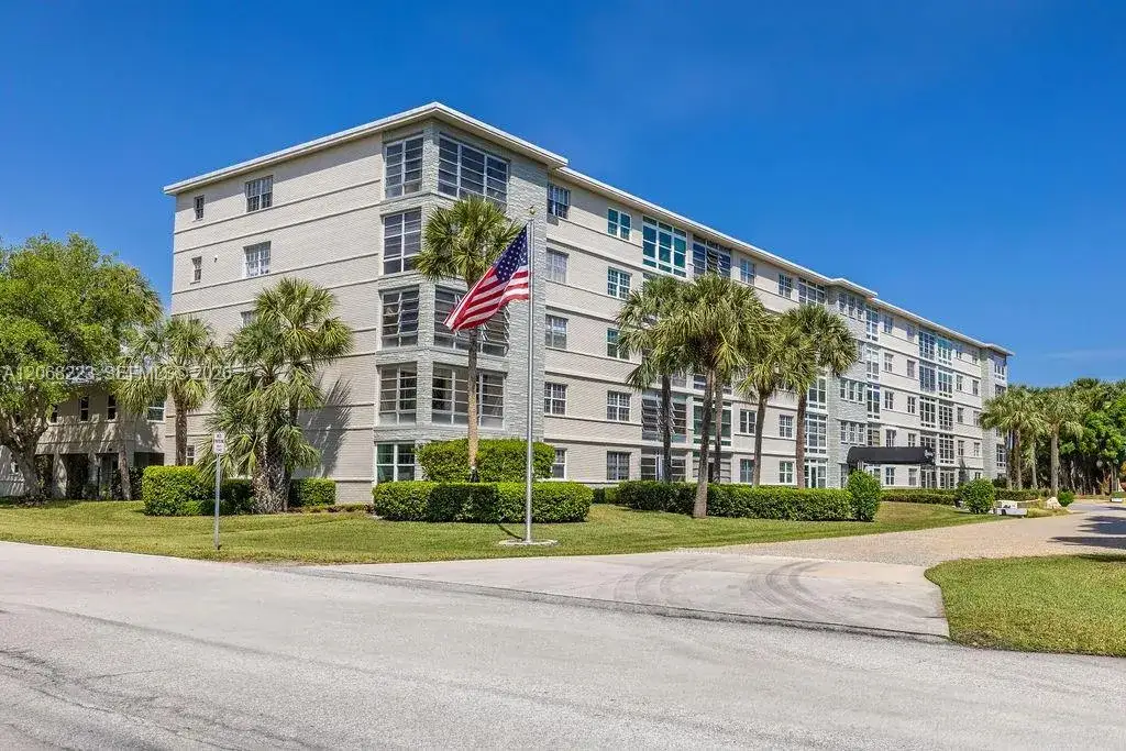 2333 Indian River Blvd # 306, Vero Beach FL 32960