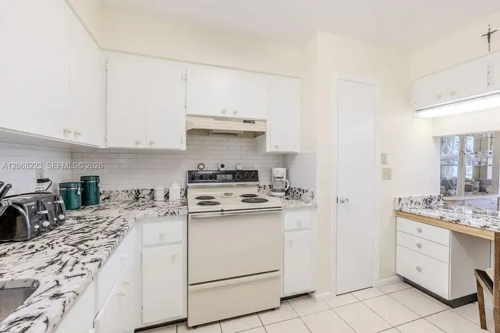 2333 Indian River Blvd # 306, Vero Beach FL 32960 photo 5