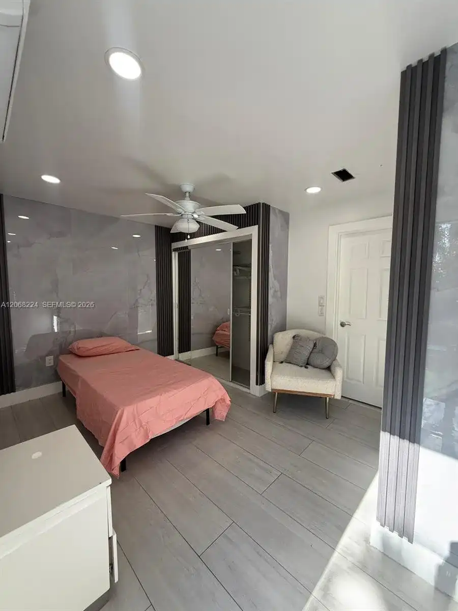 1140 N Douglas Rd # 0, Pembroke Pines FL 33024