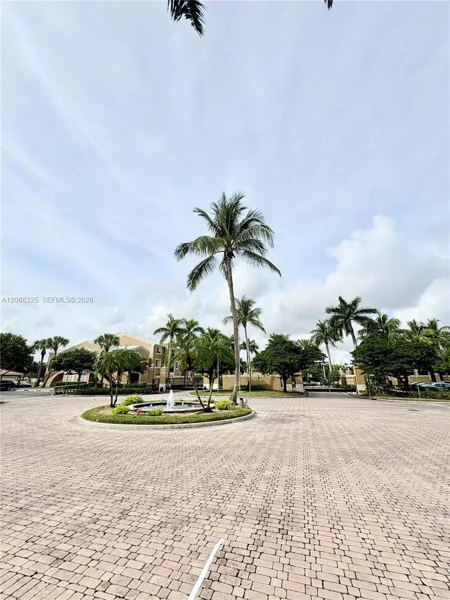 8030 N Nob Hill Rd # 105, Tamarac FL 33321 photo 3