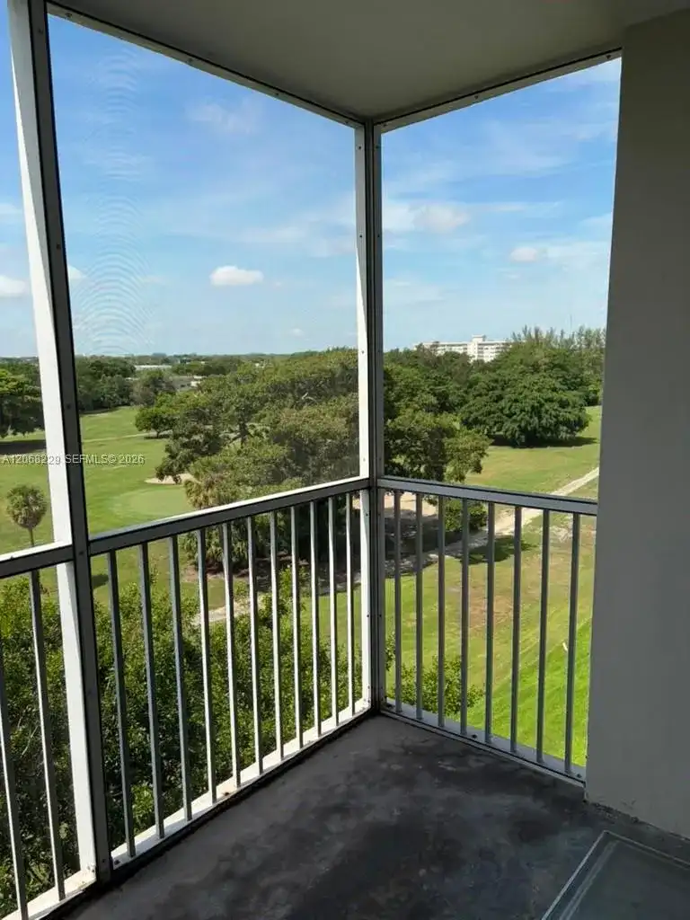 3050 N Palm Aire Dr # 707, Pompano Beach FL 33069