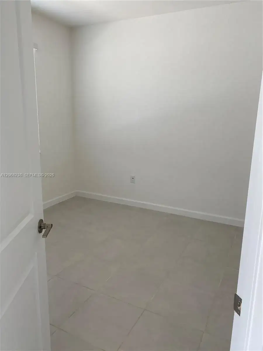 20696 NE 7th Pl # 20696, Miami FL 33179 photo 2