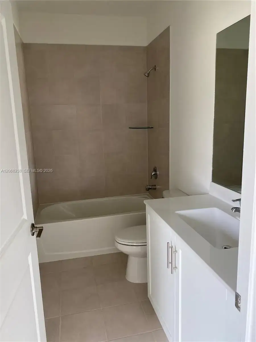 20696 NE 7th Pl # 20696, Miami FL 33179 photo 4