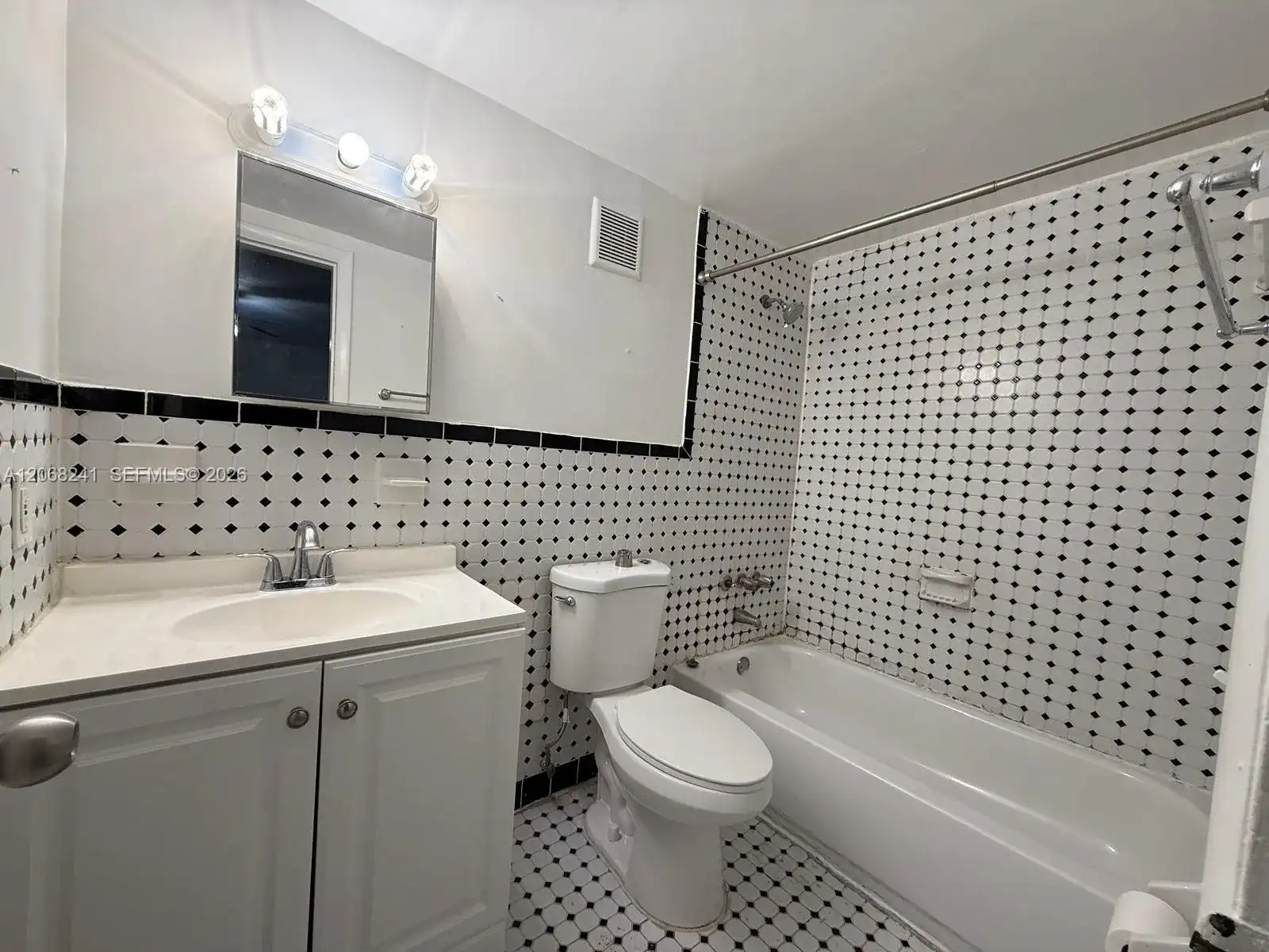 1735 NE 164th St # E104, North Miami Beach FL 33162