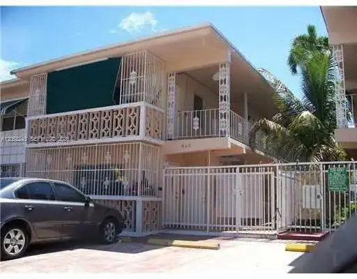 549 Meridian Ave # 10, Miami Beach FL 33139 photo 2