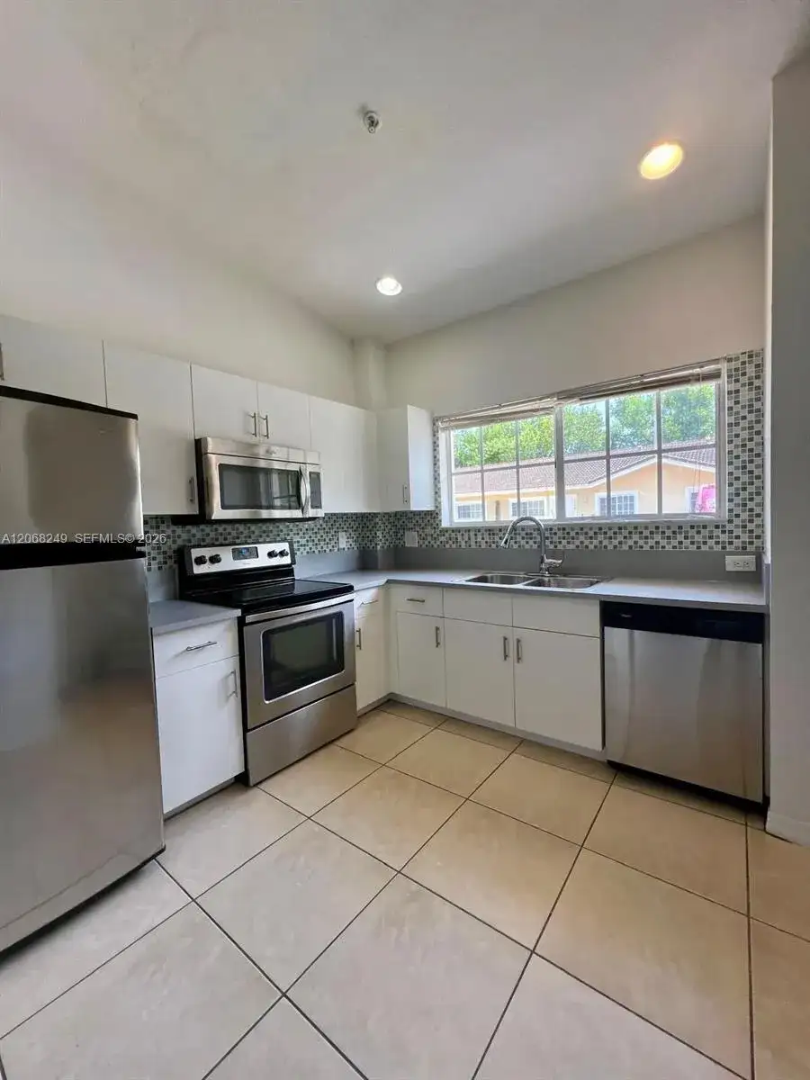 3824 SW 48th Ave # 3824, Hollywood FL 33023 photo 2