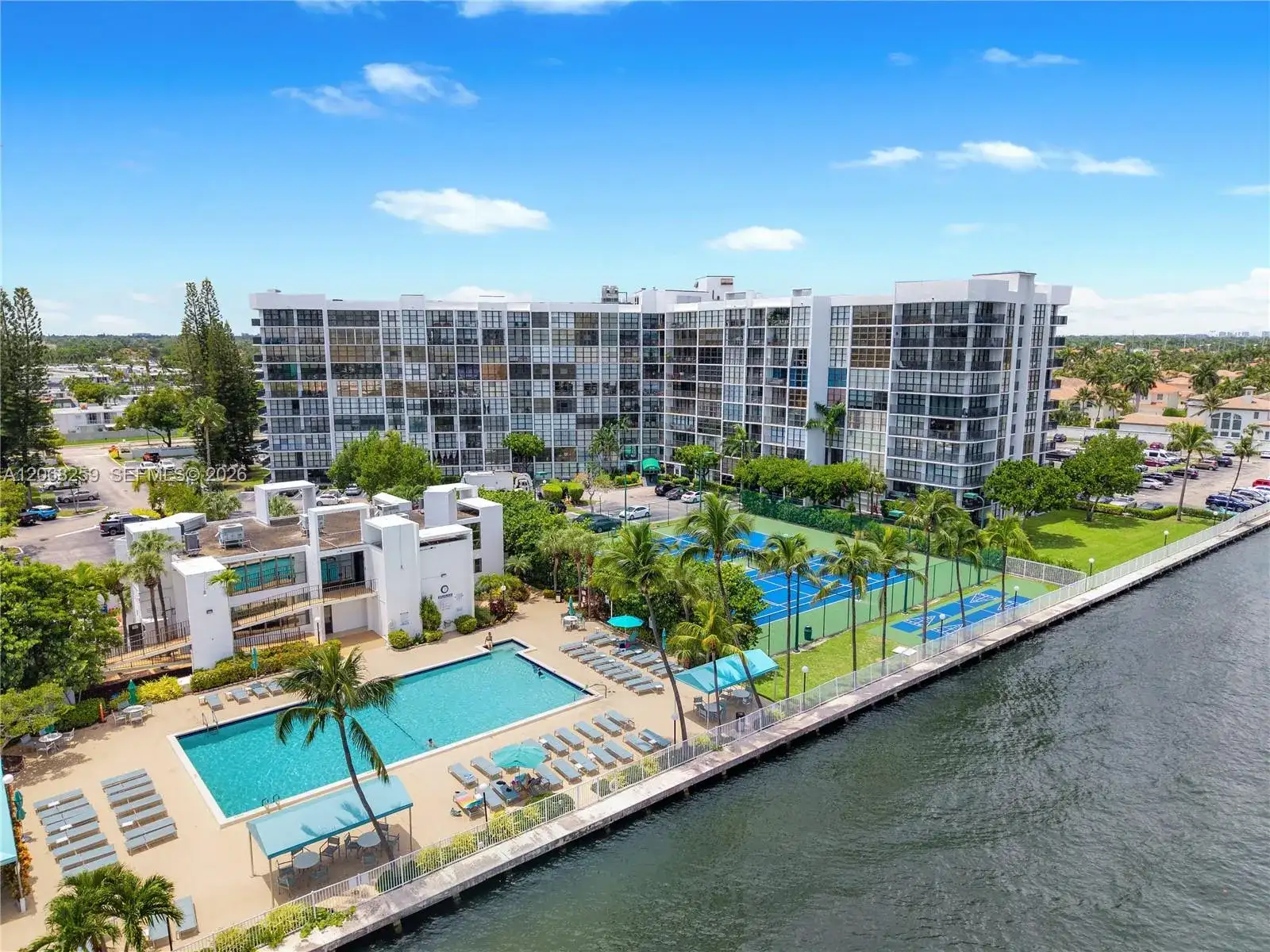 1000 Parkview Dr # 1007, Hallandale Beach FL 33009 photo 3