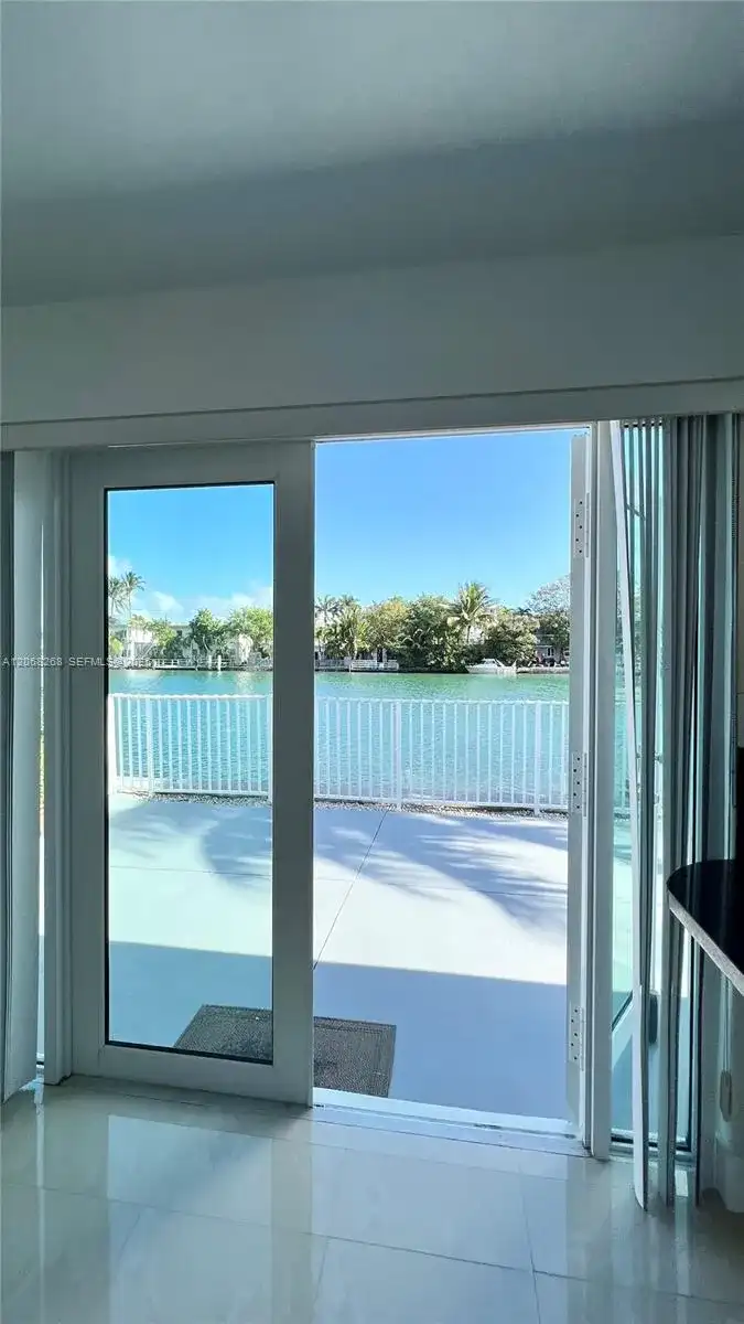 8227 Crespi Blvd # 4, Miami Beach FL 33141