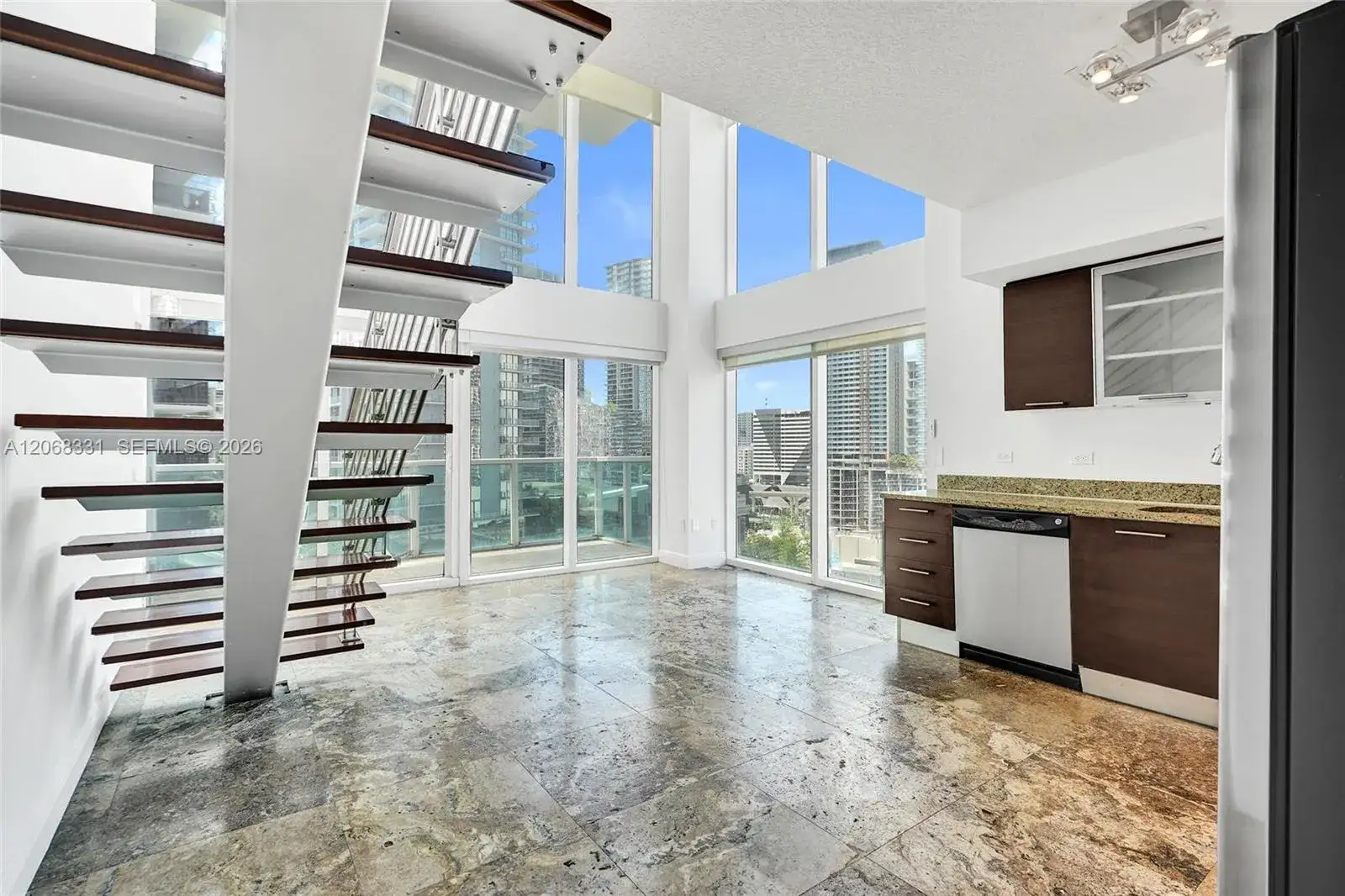 41 SE 5th St # 1016, Miami FL 33131 photo 2