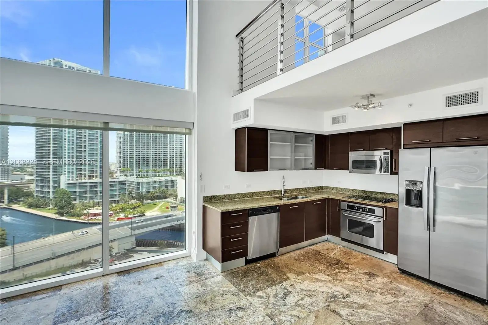 41 SE 5th St # 1016, Miami FL 33131 photo 4