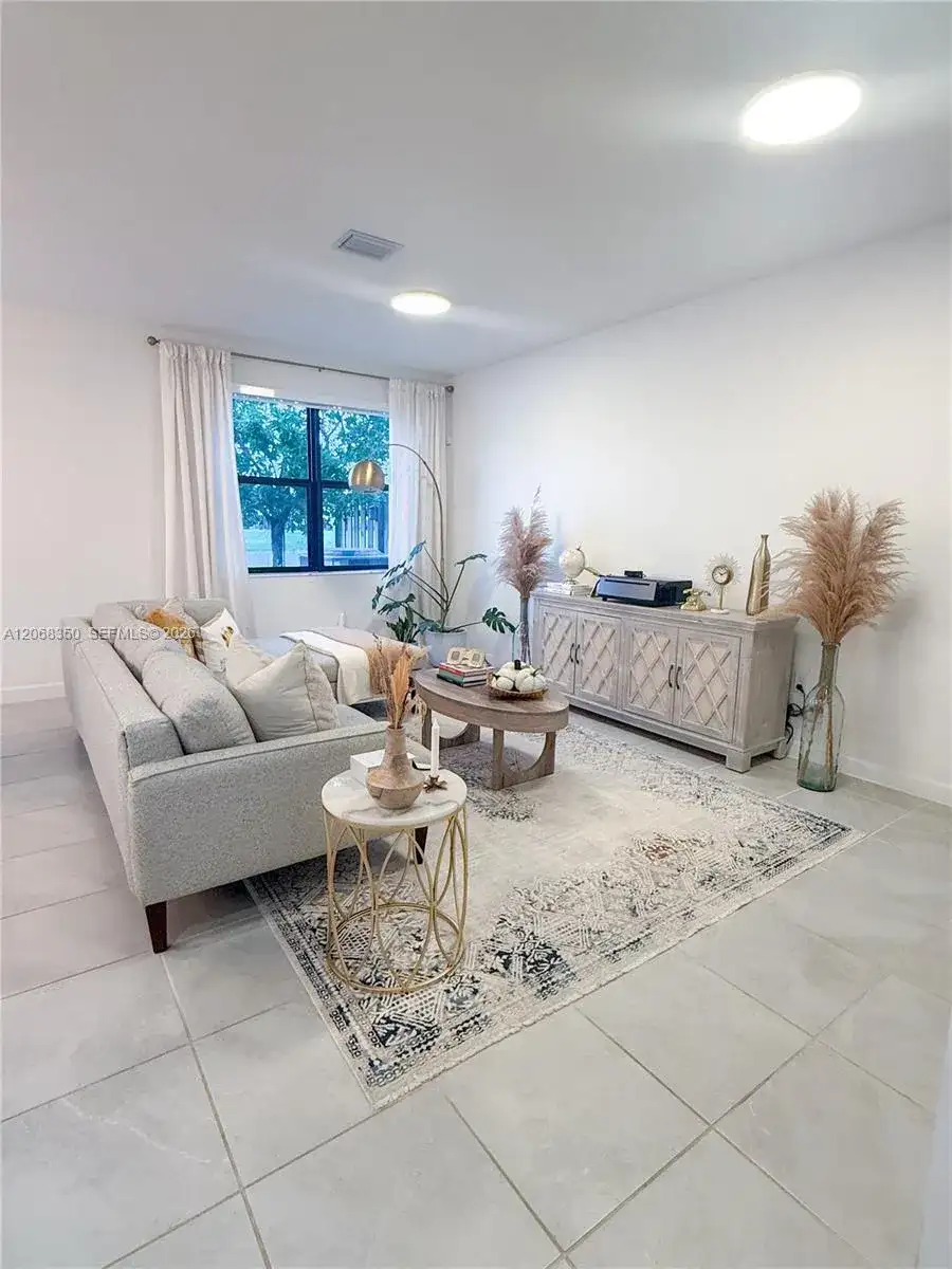 10095 SW 231 LN, Miami FL 33190 photo 2