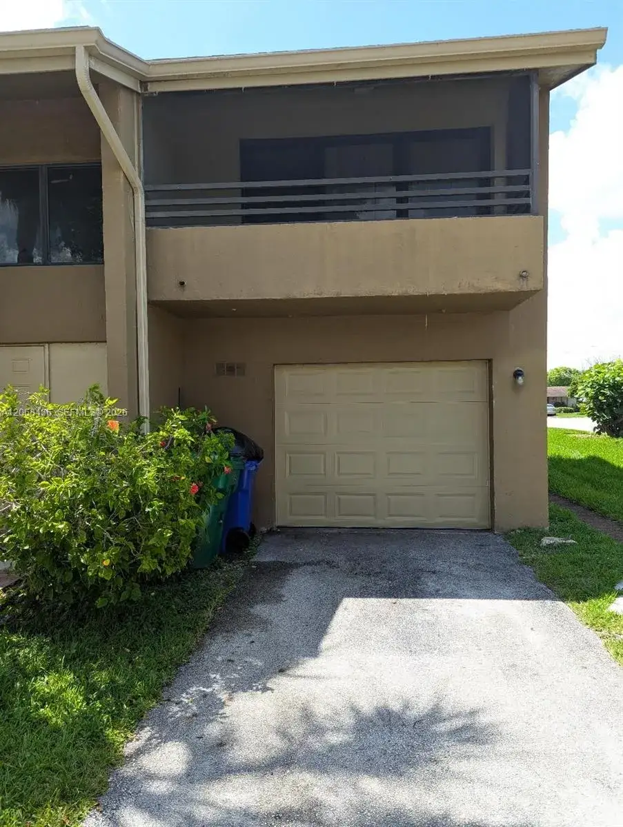 8380 S Missionwood Cir, Miramar FL 33025