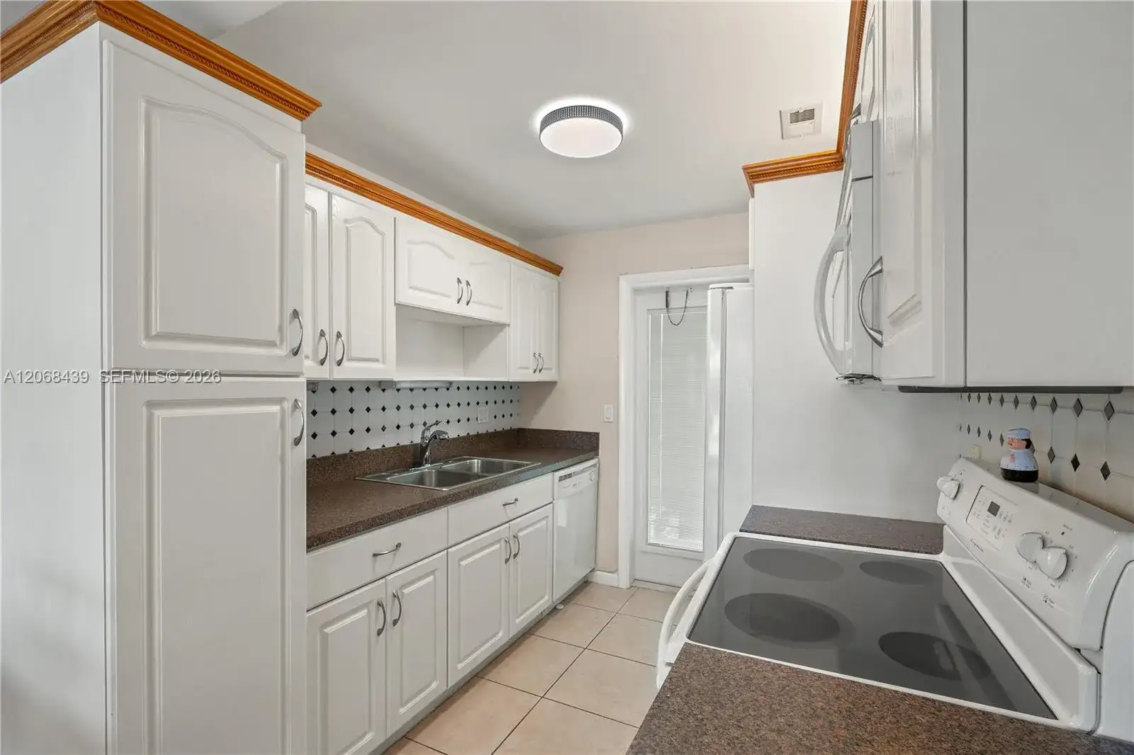 2600 Diana Dr # 208, Hallandale Beach FL 33009 photo 3