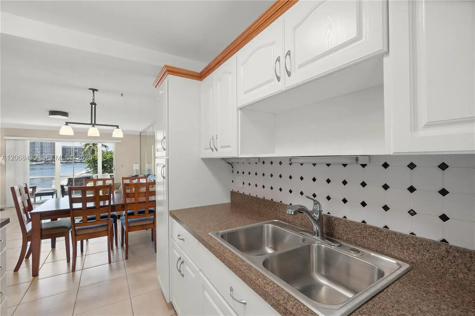 2600 Diana Dr # 208, Hallandale Beach FL 33009 photo 4