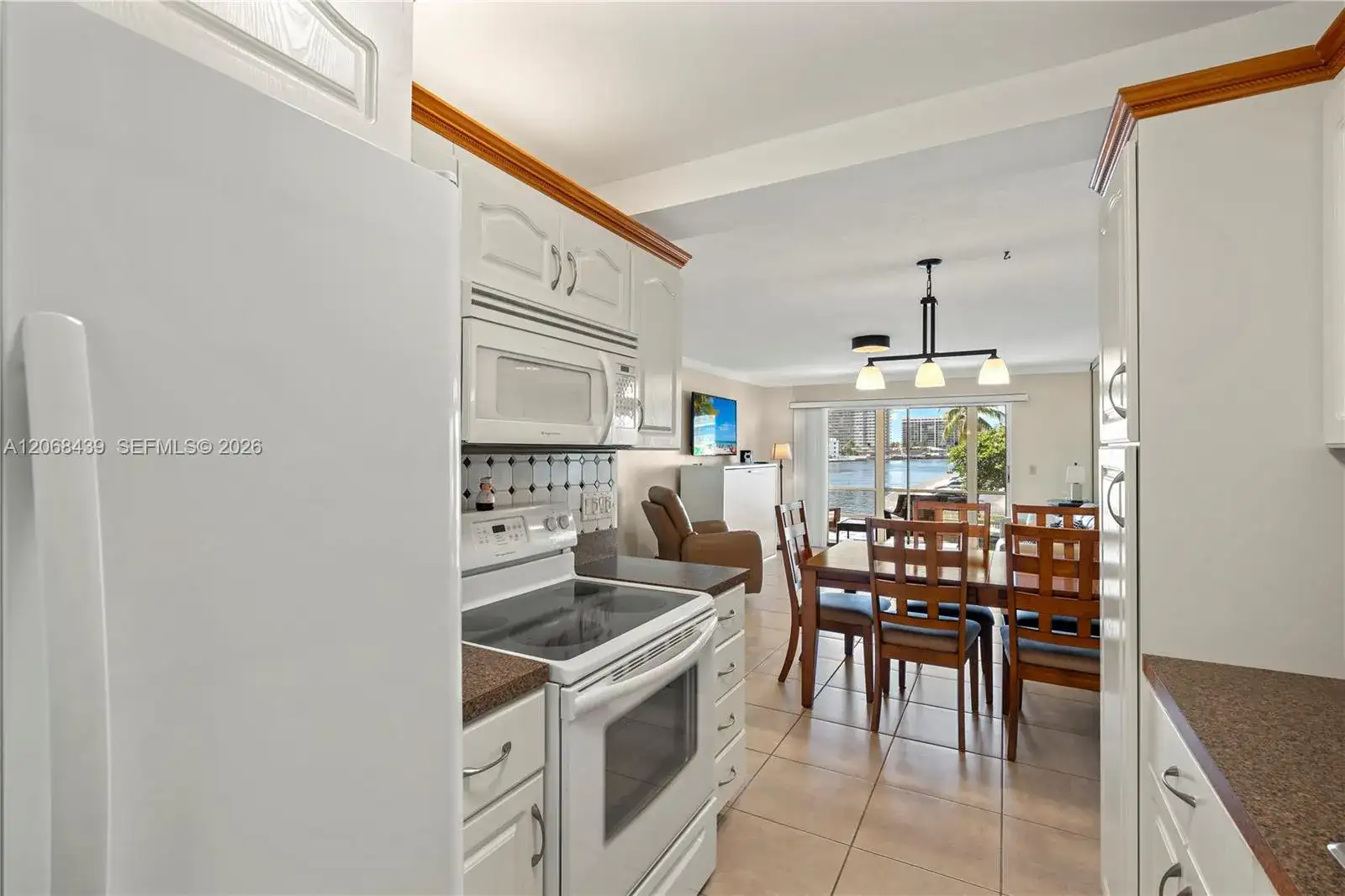 2600 Diana Dr # 208, Hallandale Beach FL 33009 photo 5