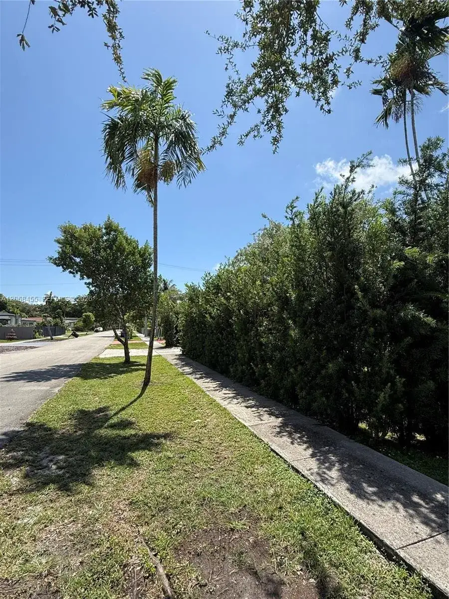 130 NE 123rd St, North Miami FL 33161 photo 4