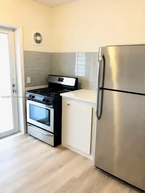 105 S Shore Dr # 5, Miami Beach FL 33141 photo 3