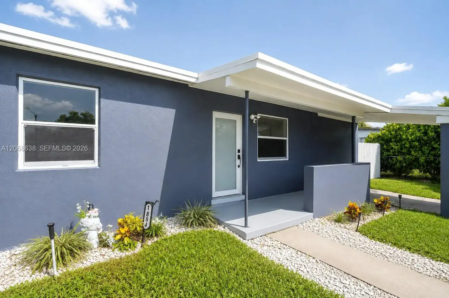 1854 Lauderdale Manor Dr, Fort Lauderdale FL 33311 photo 2