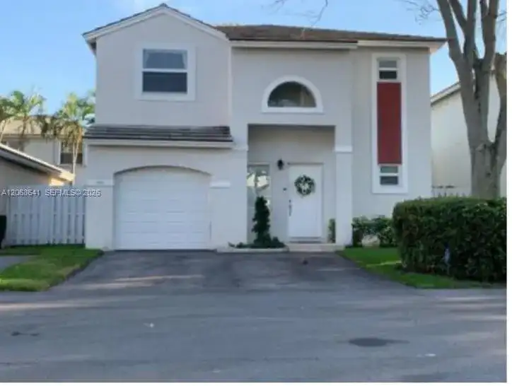 9888 NW 2nd St, Plantation FL 33324