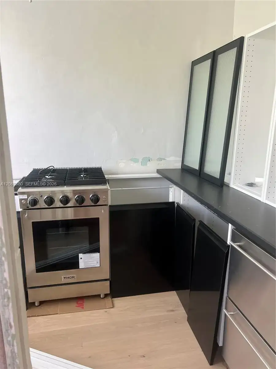 2421 Lake Pancoast Dr # 4D, Miami Beach FL 33140 photo 2