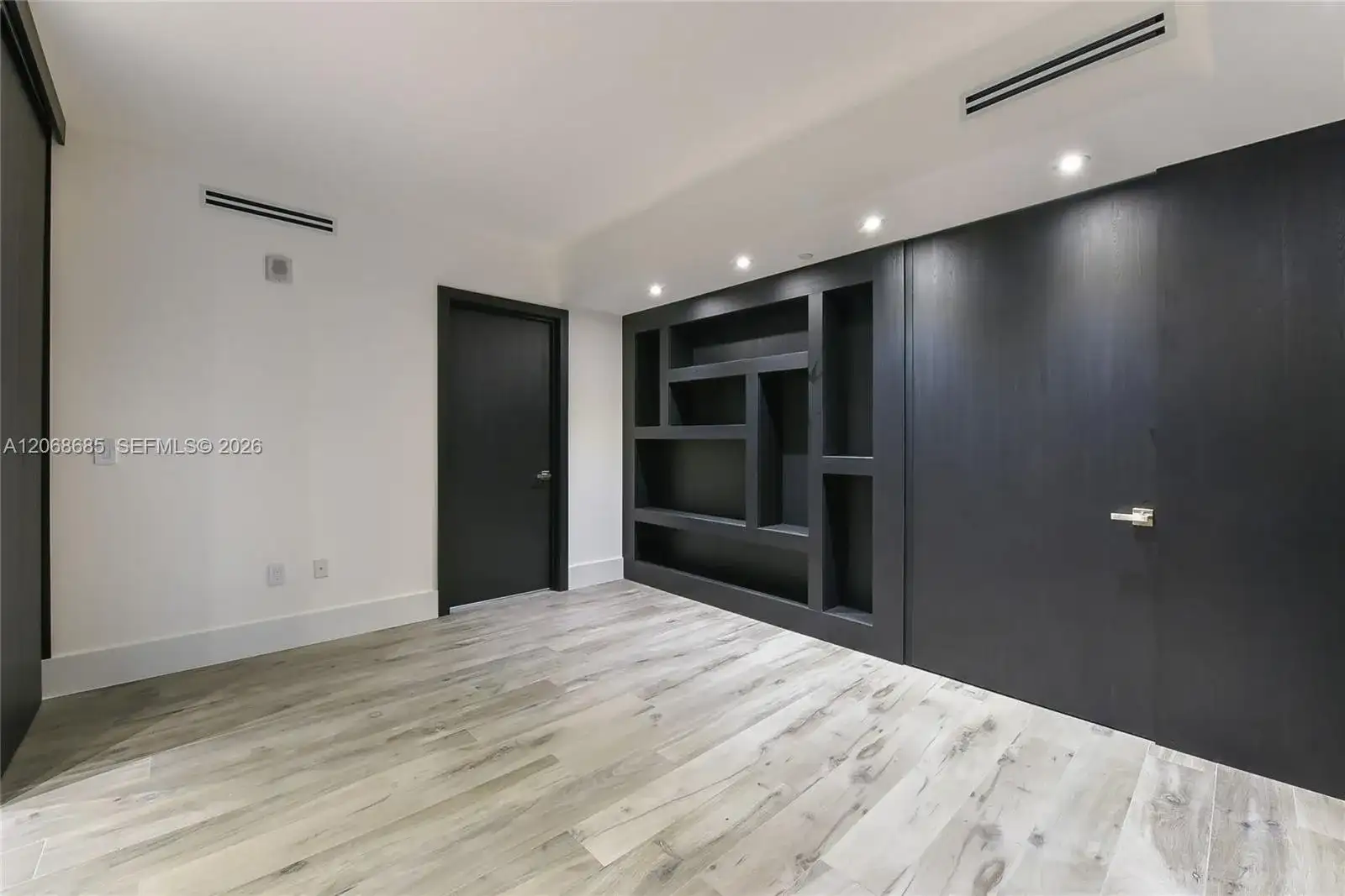 1010 Brickell Ave # 3905, Miami FL 33131 photo 3