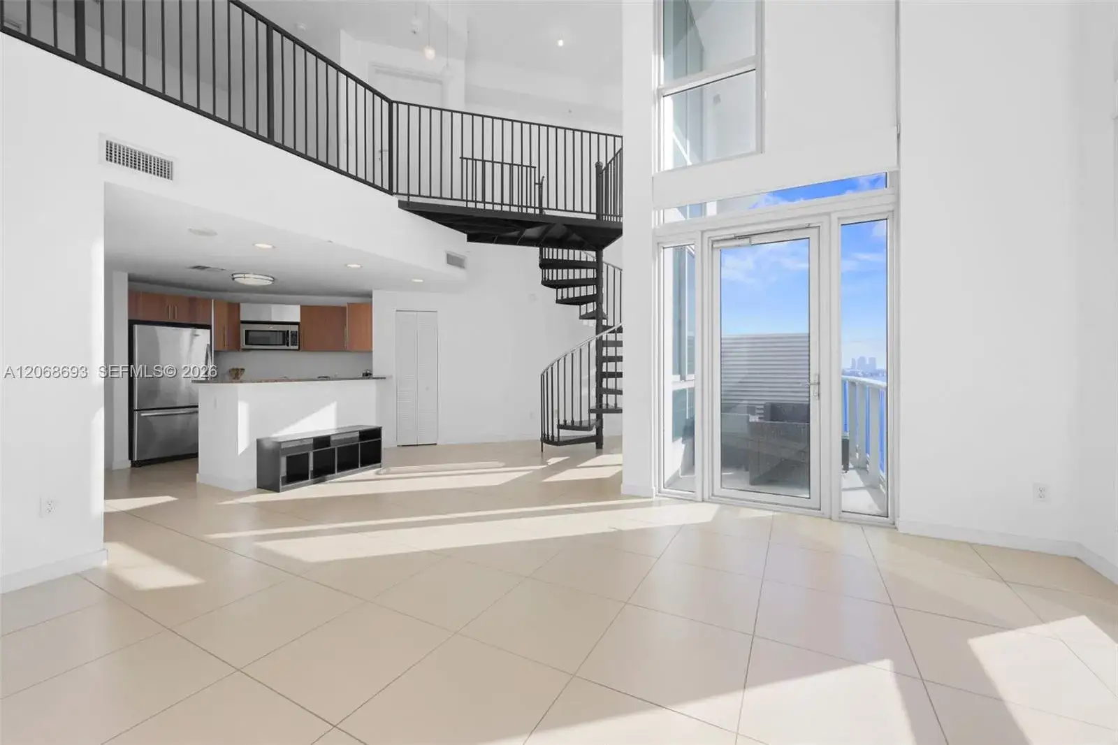 300 S Biscayne Blvd # 1214, Miami FL 33131