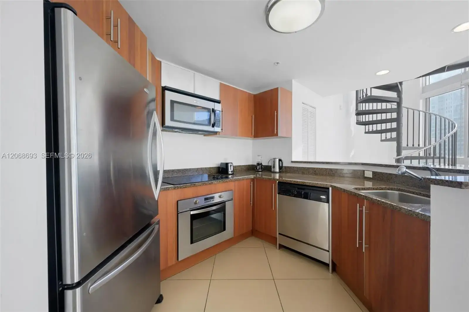 300 S Biscayne Blvd # 1214, Miami FL 33131 photo 3