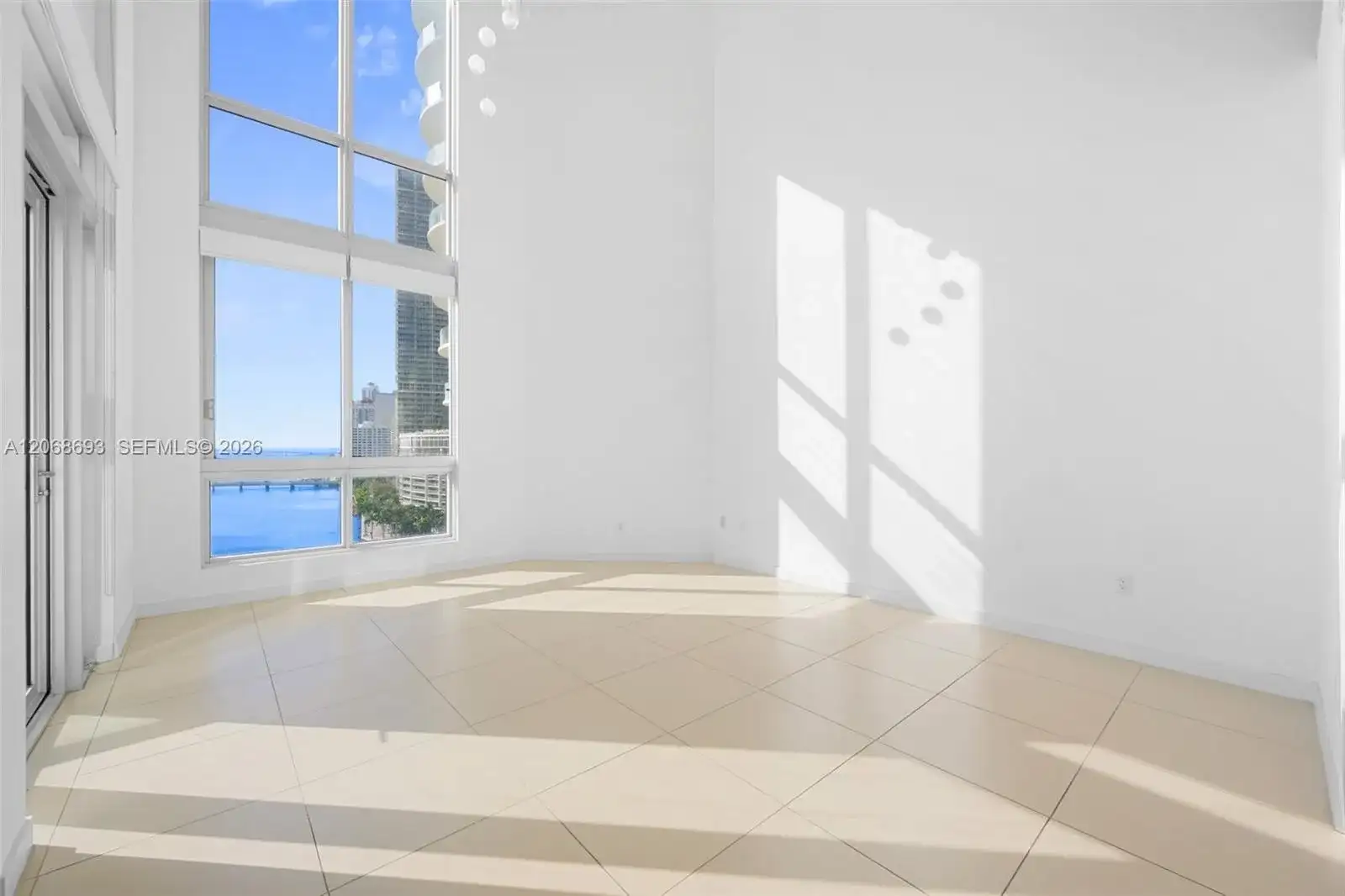 300 S Biscayne Blvd # 1214, Miami FL 33131 photo 4