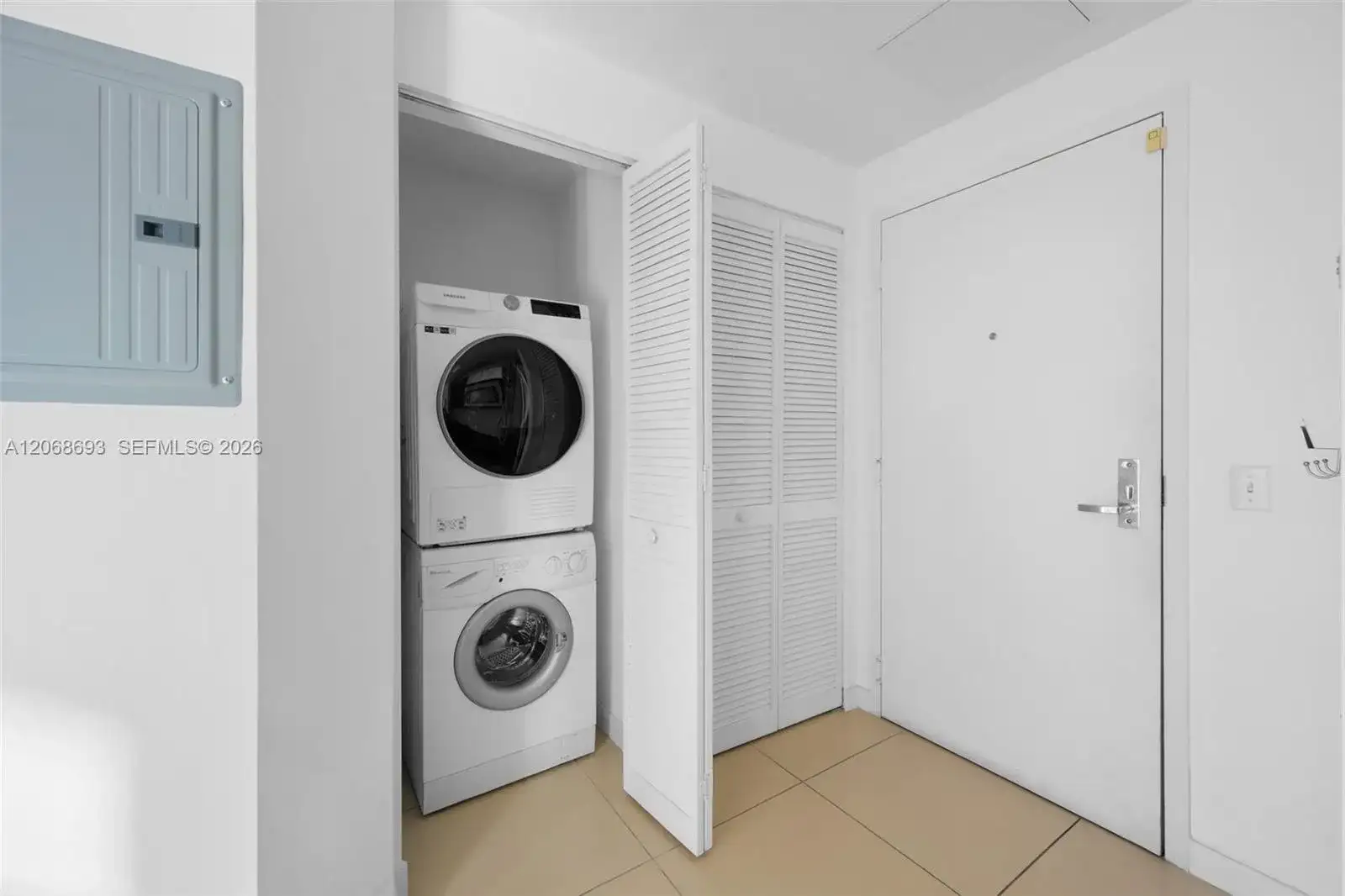 300 S Biscayne Blvd # 1214, Miami FL 33131 photo 5