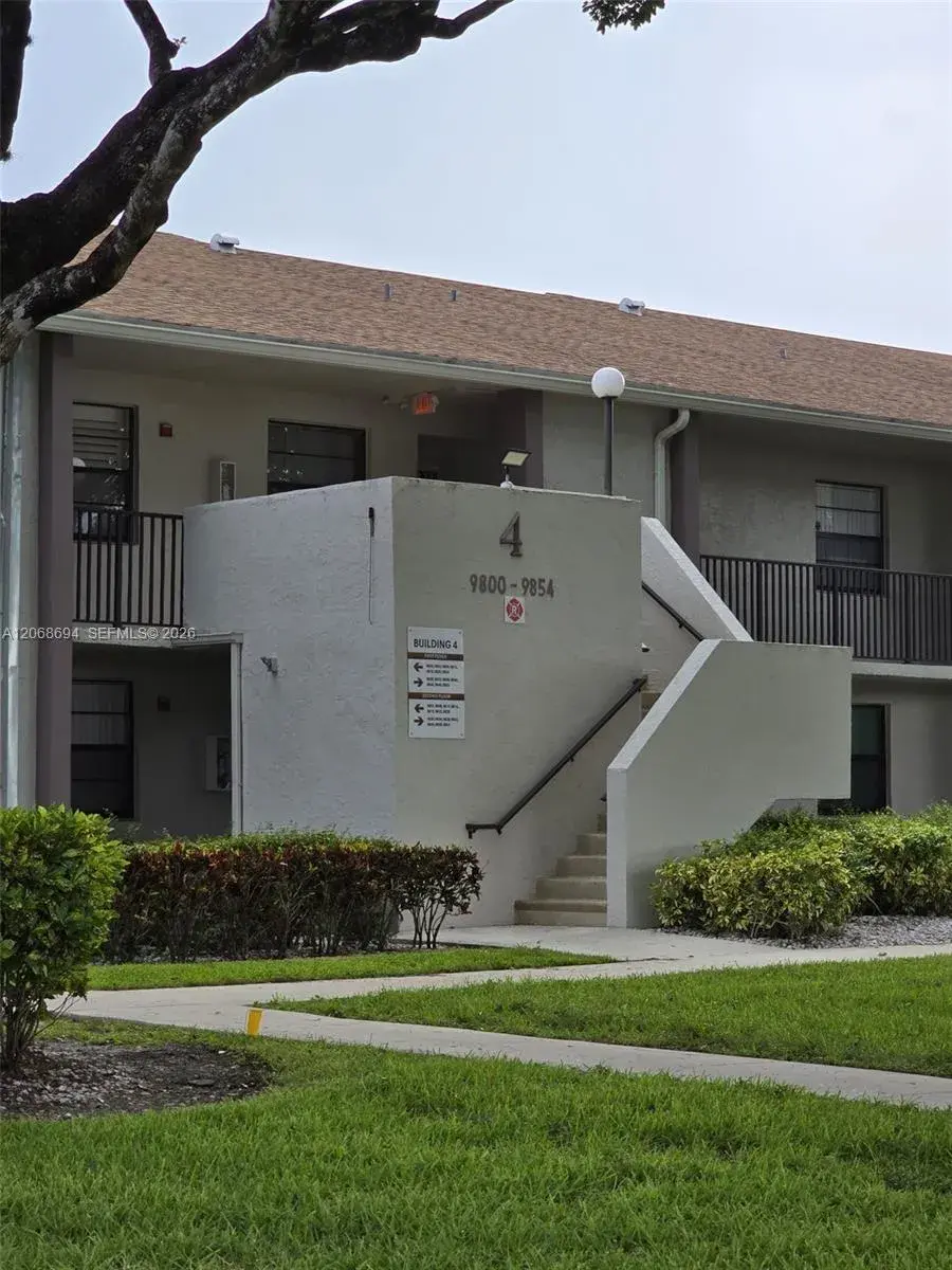 9830 W Mcnab Rd # 208, Tamarac FL 33321