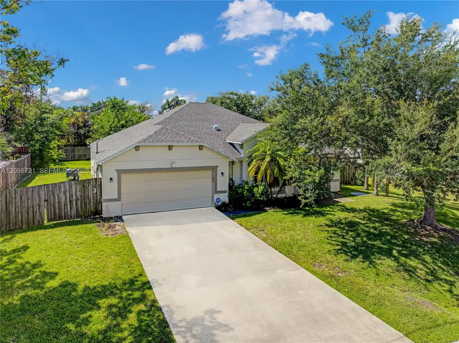 2826 SE Melaleuca Blvd, Port St. Lucie FL 34952 photo 2