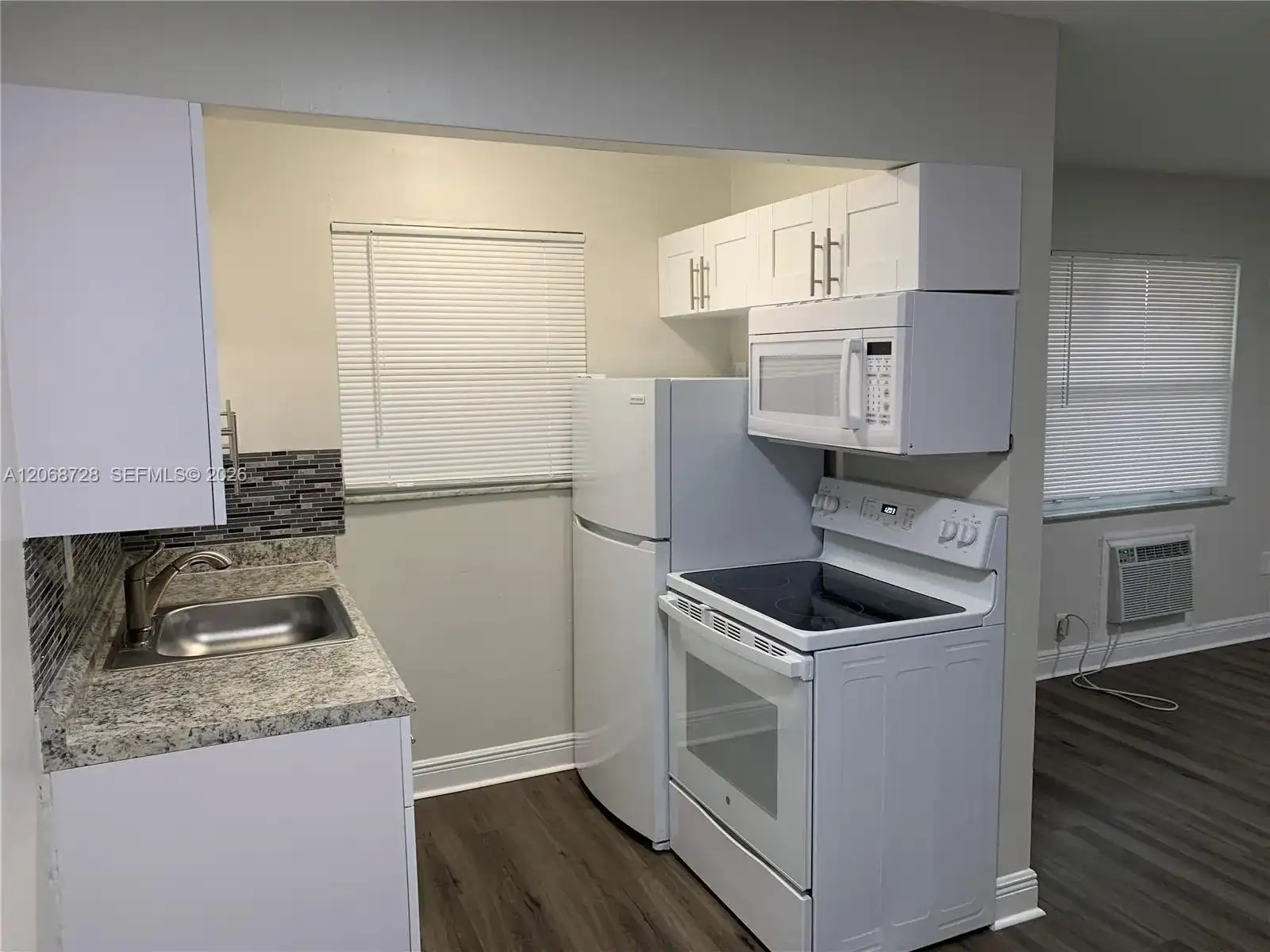 2137 Hayes St # 18, Hollywood FL 33020