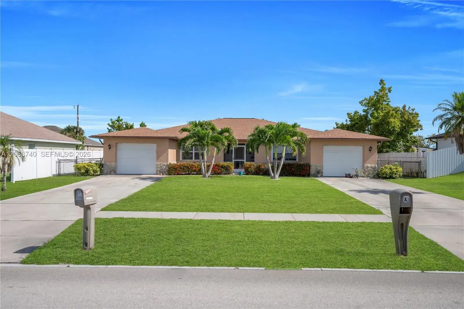 836 Trafalgar PKWY, Cape Coral FL 33991 photo 2