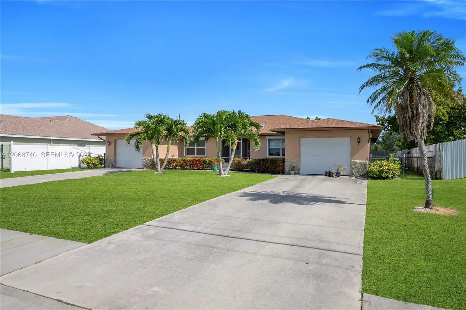 836 Trafalgar PKWY, Cape Coral FL 33991 photo 5