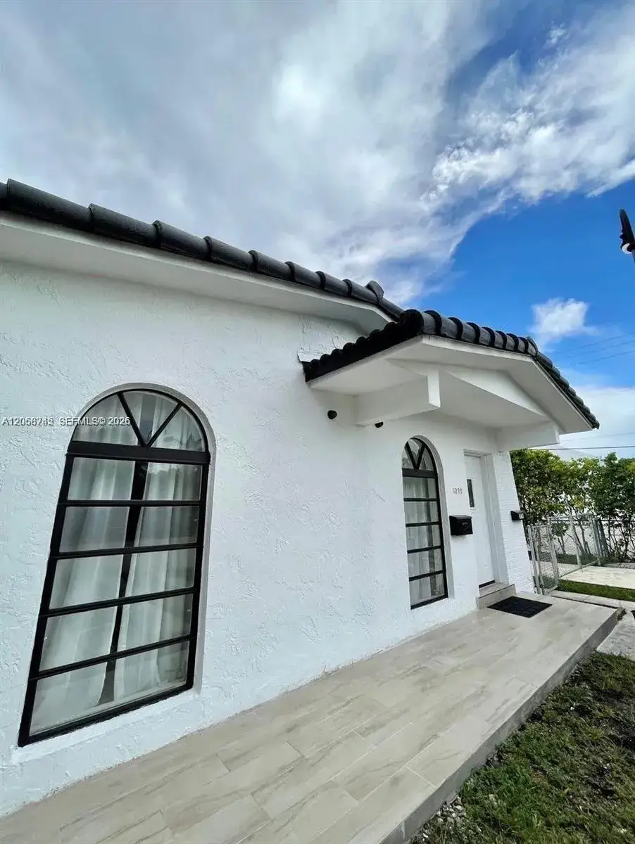 1097 E 1st Ave, Hialeah FL 33010