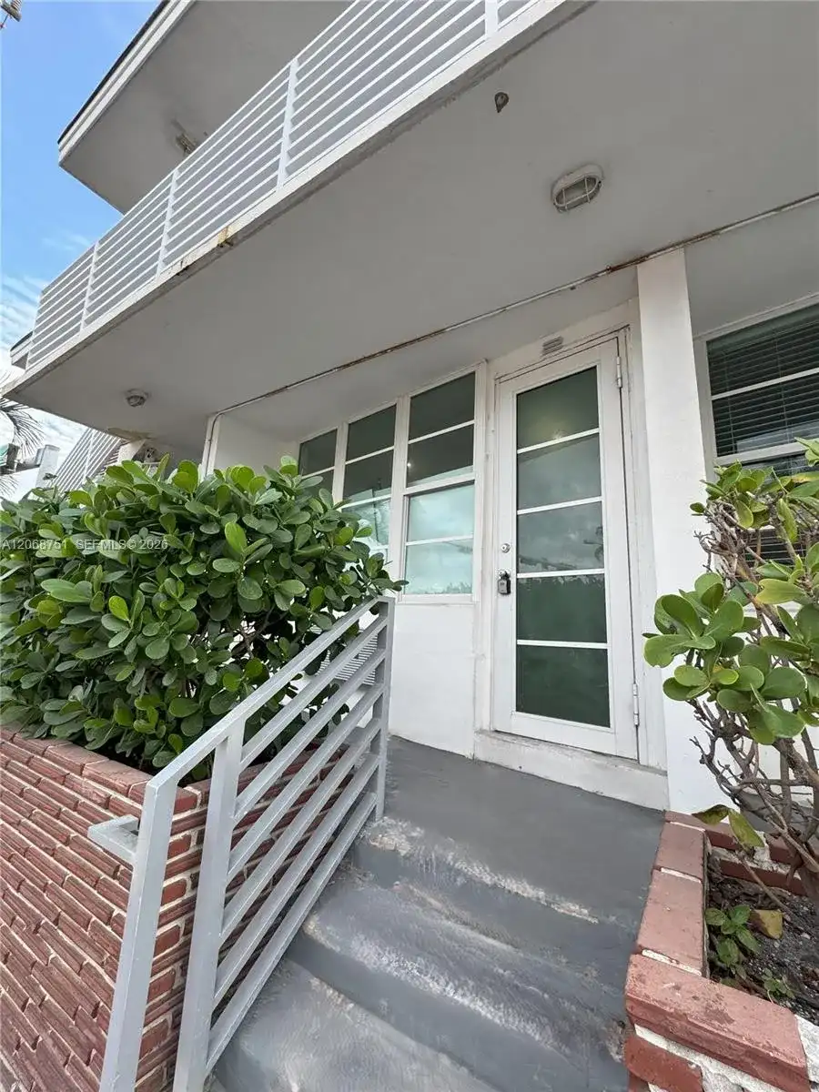 300 74th St # 2, Miami Beach FL 33141