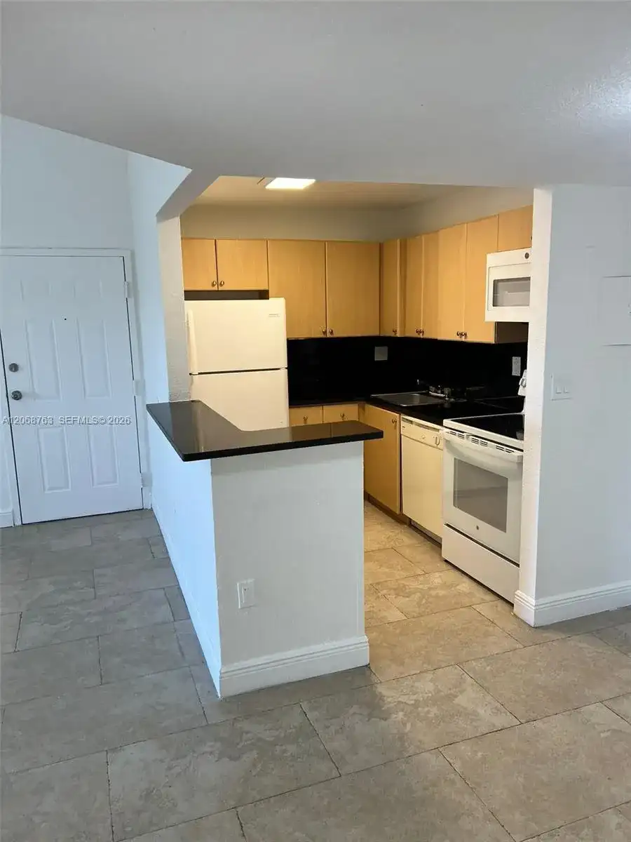 7110 NW 179th St # 310, Hialeah FL 33015