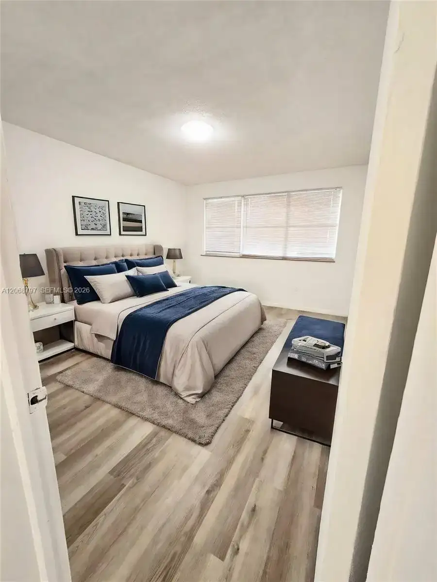 1255 Marseille # 21, Miami Beach FL 33141 photo 3
