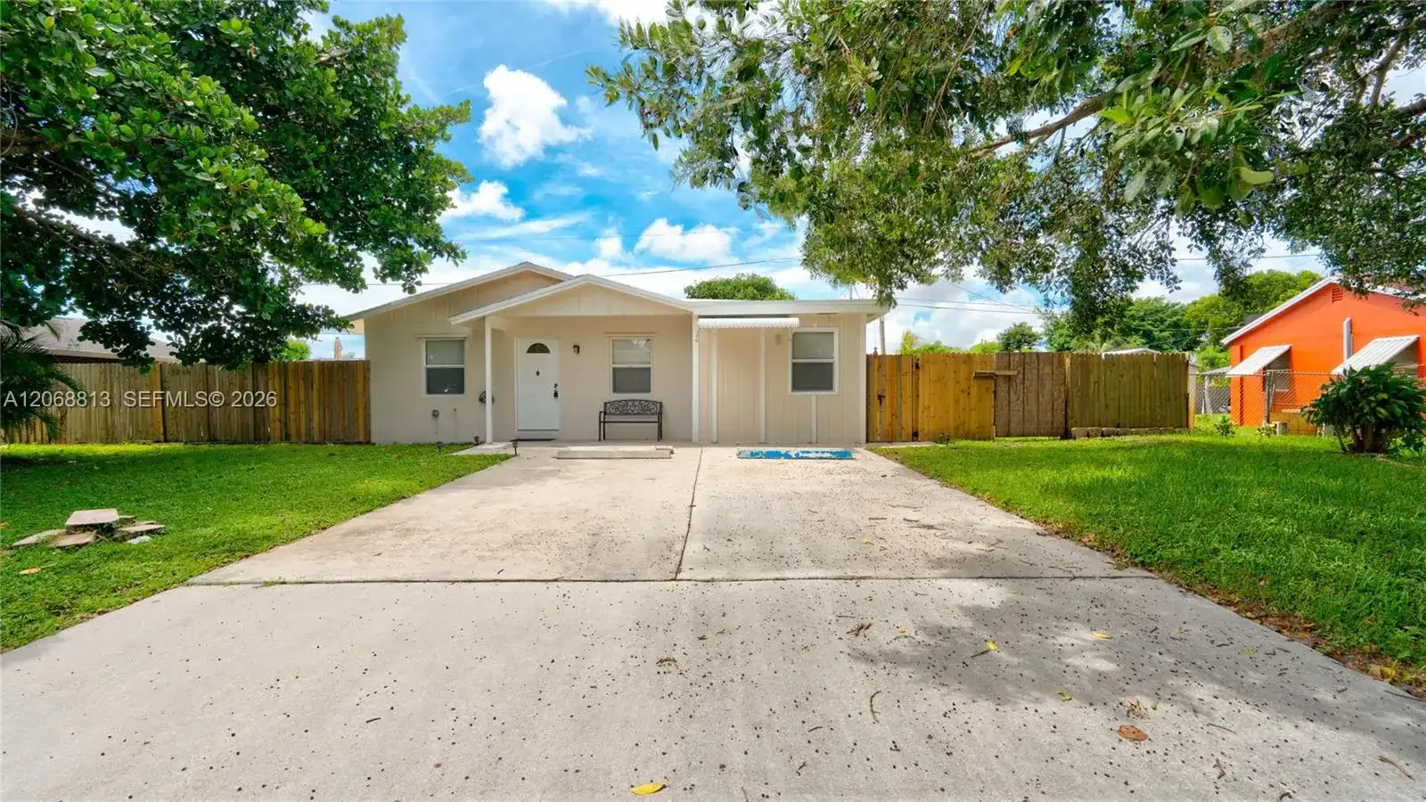 3344 Plaza Pl, Lake Worth FL 33462 photo 2