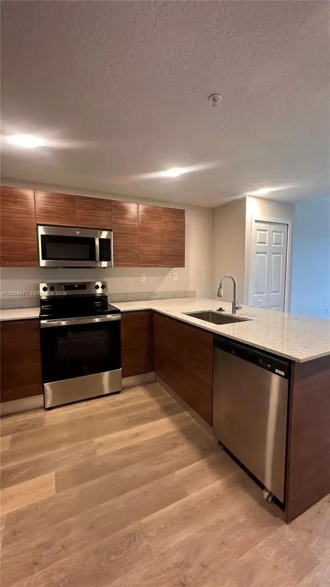 4424 S Texas # 214, Orlando FL 33328