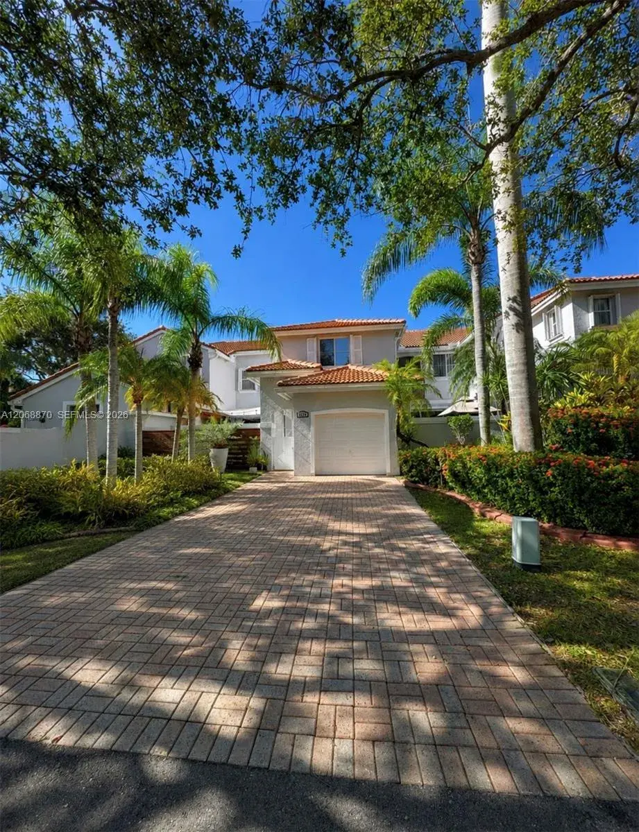1135 Cherrypalm Ln, Hollywood FL 33019