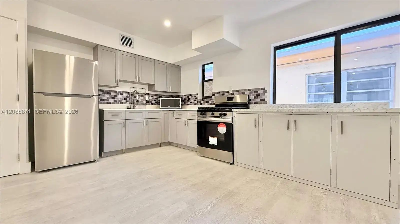 609 Lenox Ave # 4, Miami Beach FL 33139 photo 3